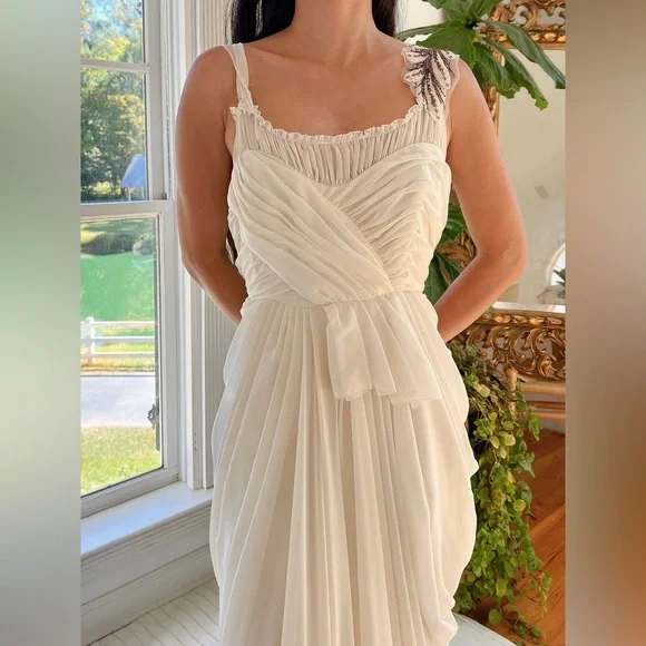 Vera Wang Chiffon Wedding Gown Size 12 - Picture 5 of 16